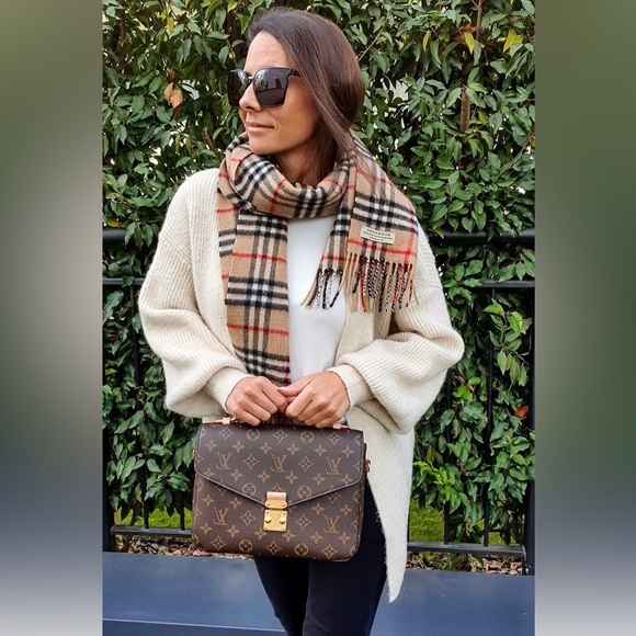 Burberrys Scarf 100% Cashmere ,made in England - Picture 12 of 12